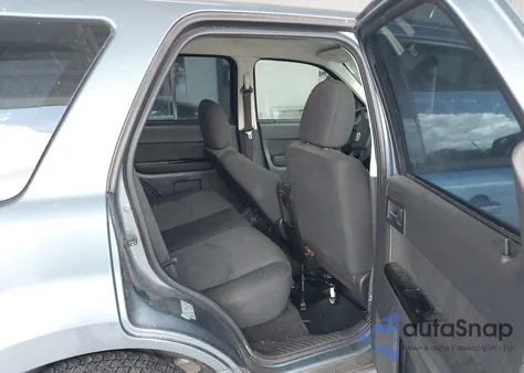 2010 Mazda Tribute I Sport z USA, uszkodzony, nr VIN 4F2CY9C77AKM08942